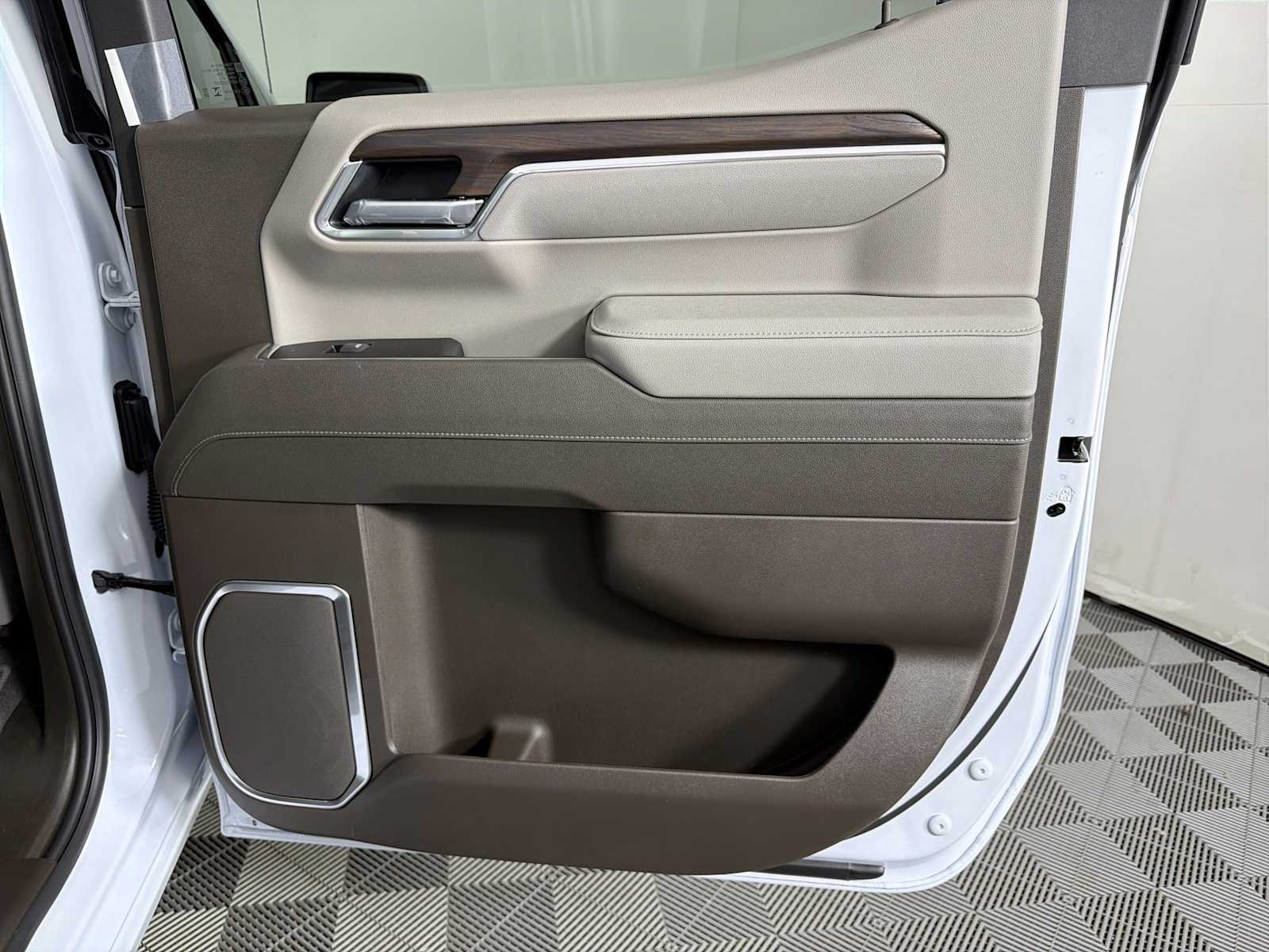 New 2026 Glacier White Tricoat GMC SLT image 14