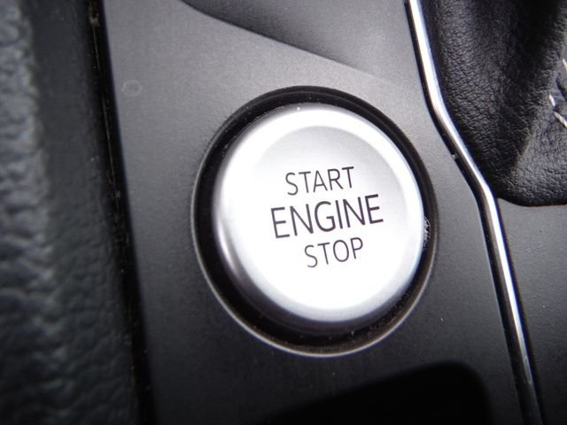 Used 2022  Volkswagen 3.6L V6 SEL image 19