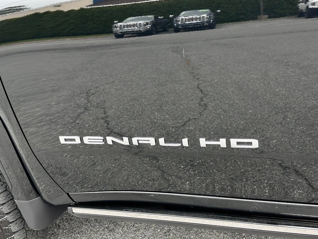 Used 2024 Onyx Black GMC Denali image 43