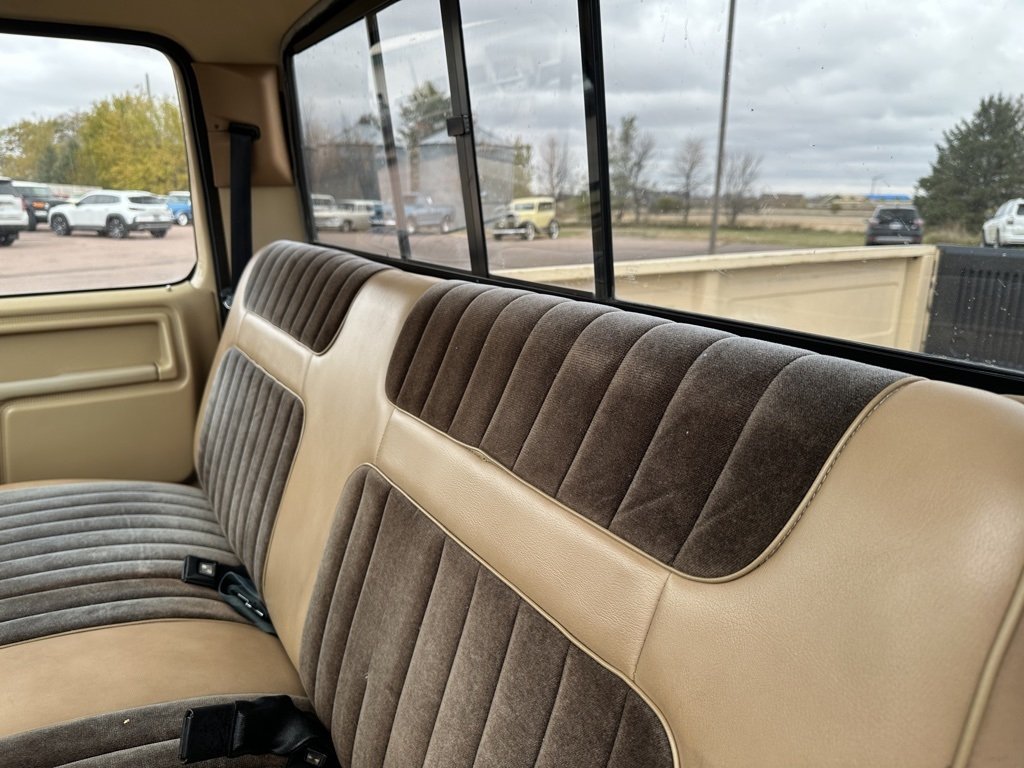 1983 Ford F-150 XL photo 3