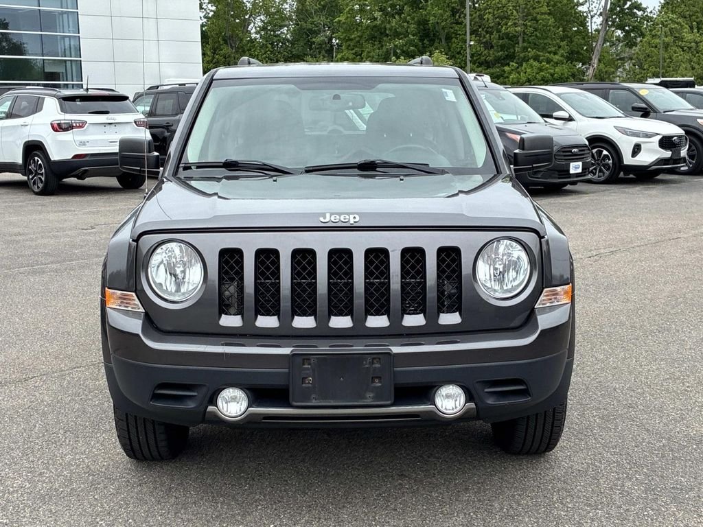Used 2017 Gray Jeep Latitude image 2