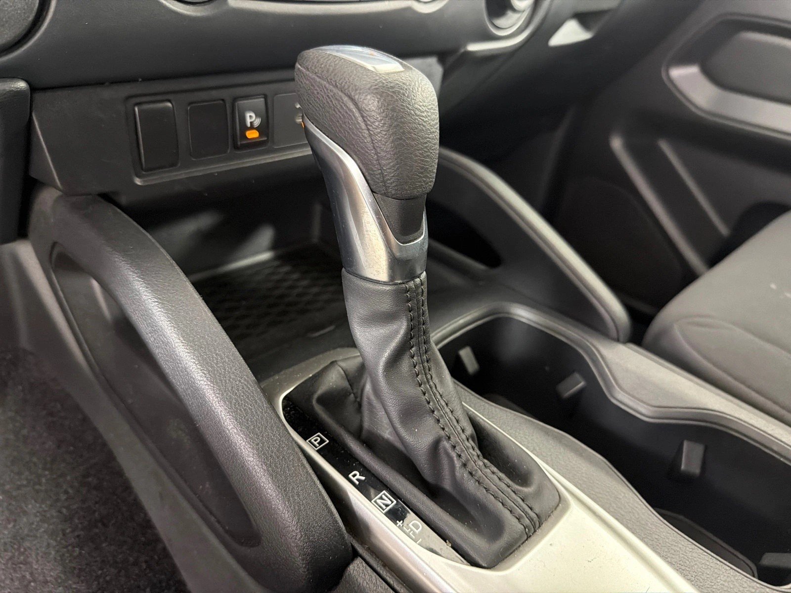 Used 2022 Red Alert Nissan S image 30