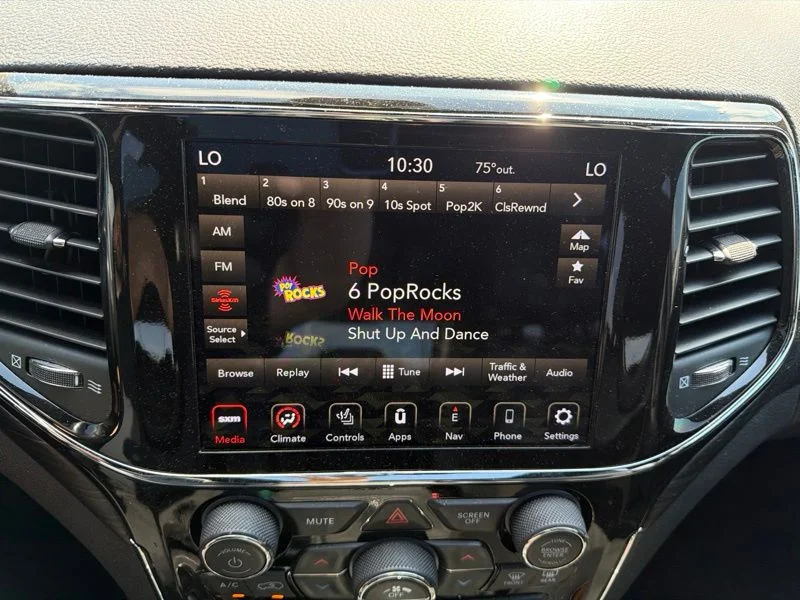 Used 2021 White Jeep Laredo X image 18