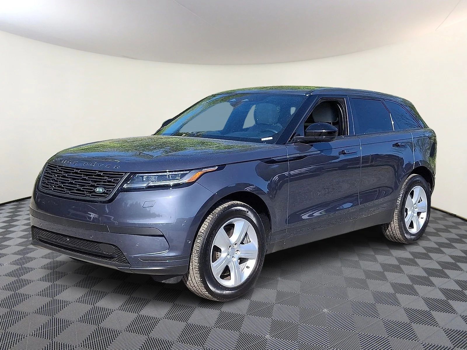 2026 Land Rover Range Rover Velar P250 S's photo
