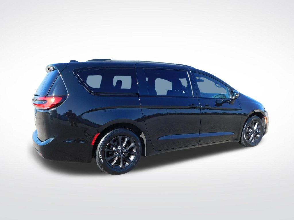 Used 2021 Black Chrysler Touring image 3