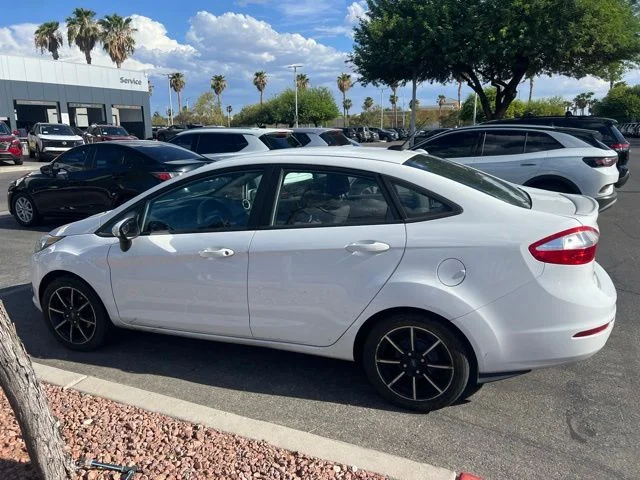 Used 2016 Oxford White Ford SE image 8