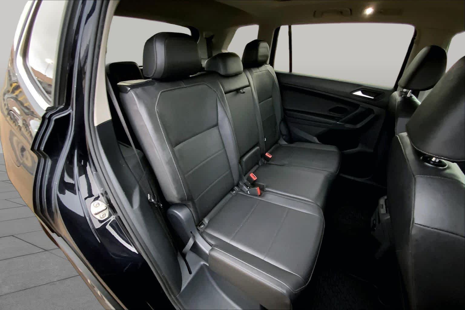 Used 2020 Deep Black Pearl Volkswagen SE image 19