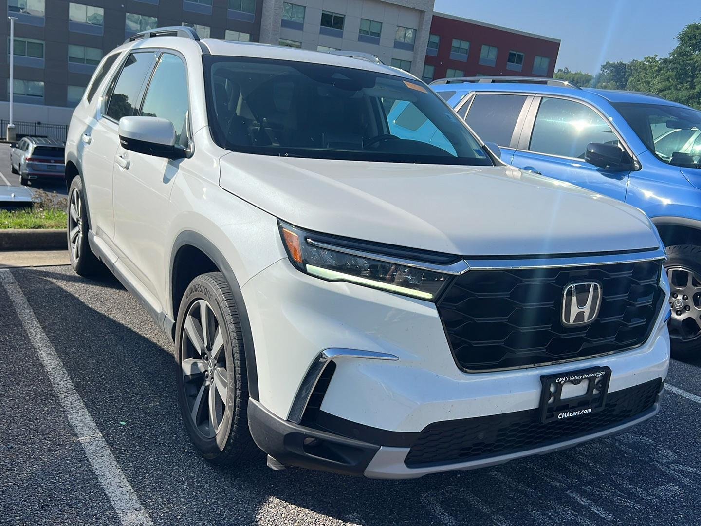 Used 2024 Platinum White Pearl Honda Touring image 5