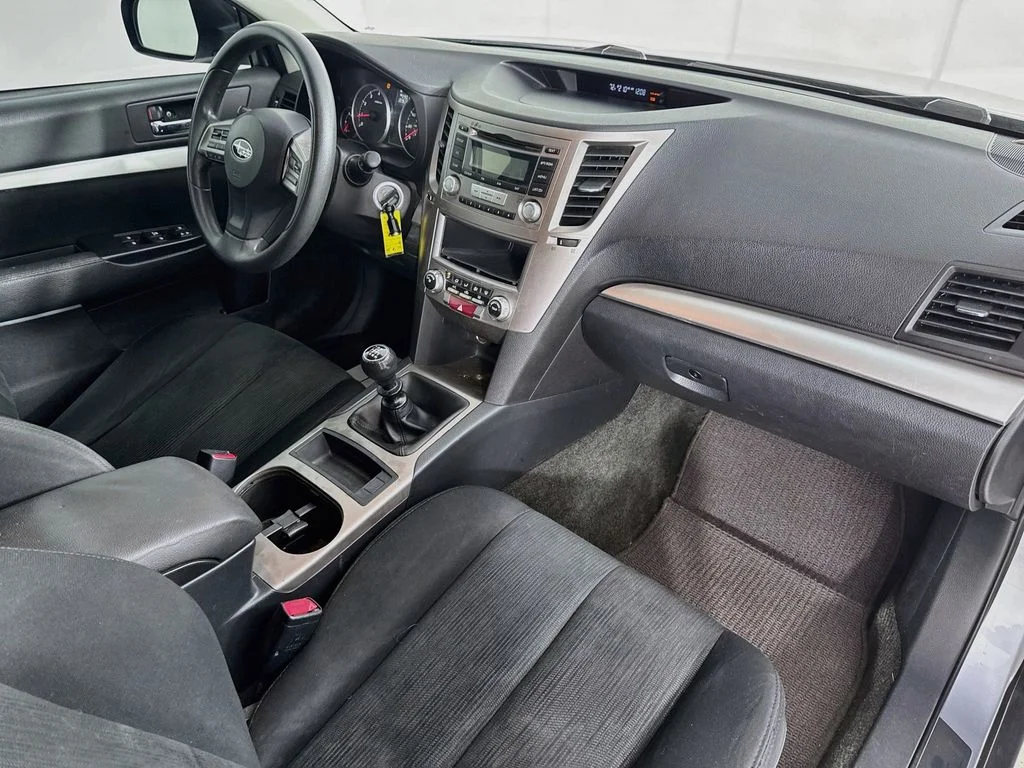 Used 2013 Ice Silver Metallic Subaru 2.5i image 30