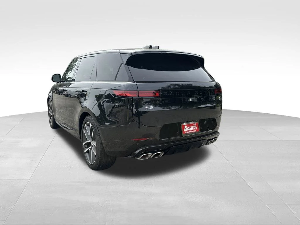 Used 2023 Black Land Rover First Edition image 3