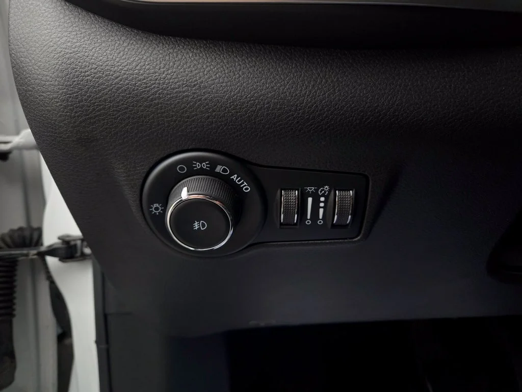 Certified Used 2023 White Jeep Latitude image 14
