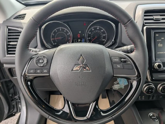 New 2027 Gray Mitsubishi 2.0 LE image 32