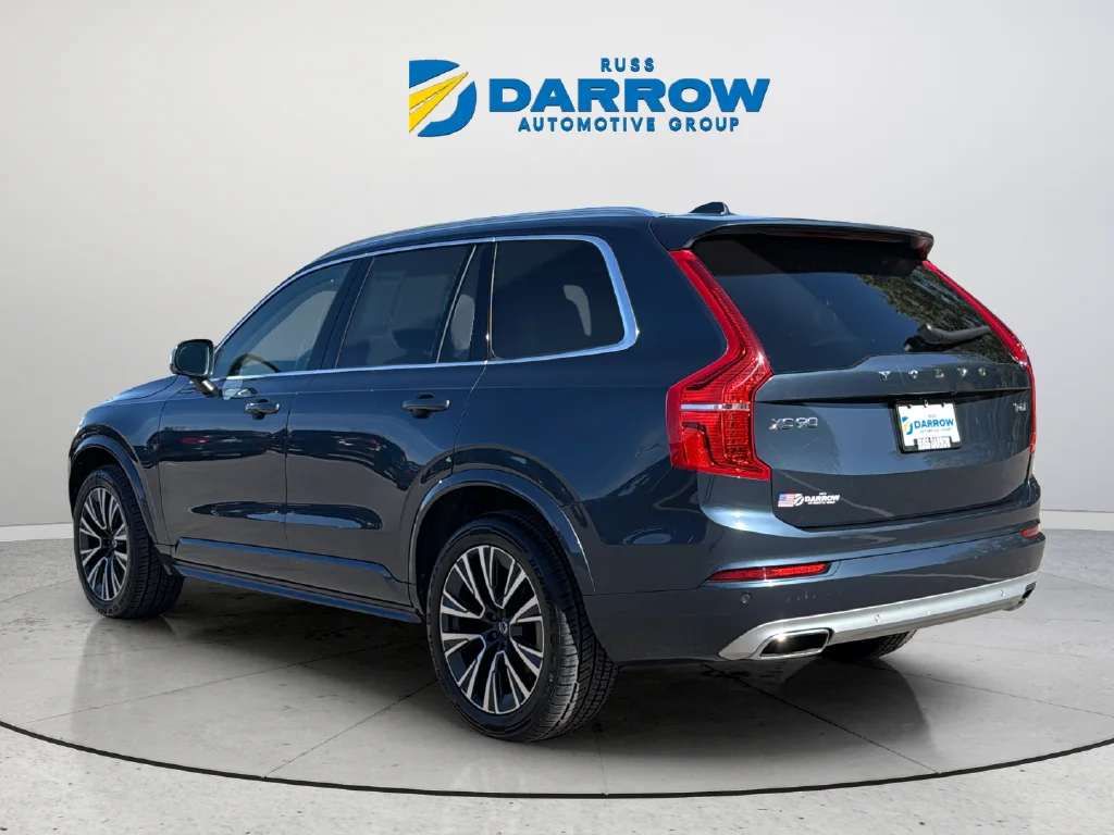 Used 2021 Blue Volvo T6 Momentum image 3