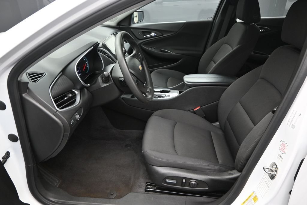 Used 2023 White Chevrolet LT image 17
