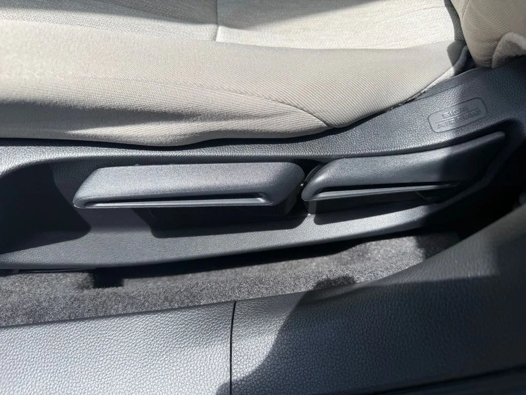 Used 2025 Meteorite Gray Metallic Honda LX image 10