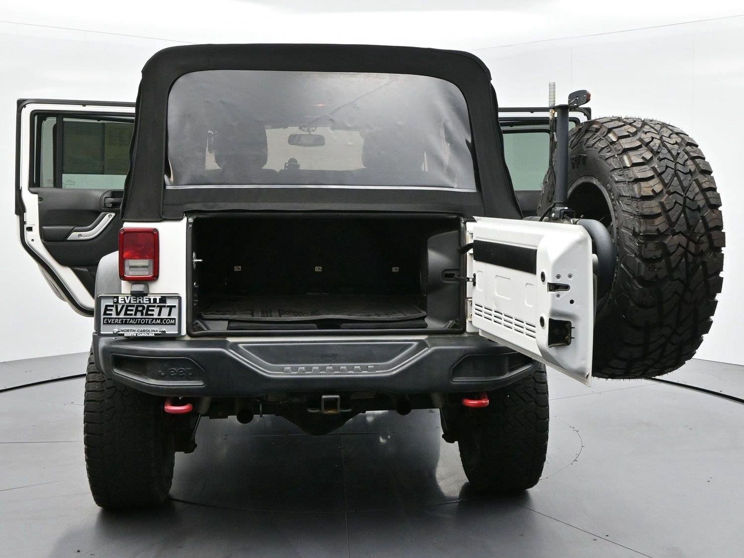Used 2014 Bright White Clearcoat Jeep Rubicon X image 41