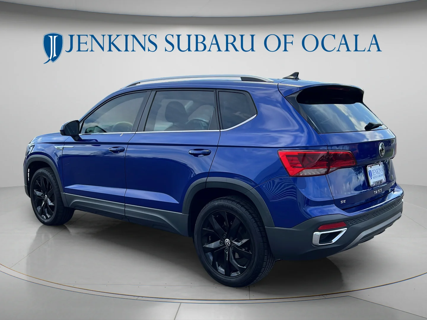 Used 2022 Blue Metallic Volkswagen SE image 5