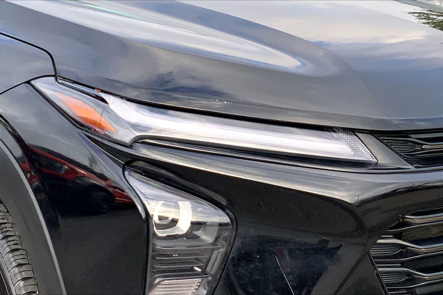 Used 2025 Mosaic Black Metallic Chevrolet ACTIV image 24