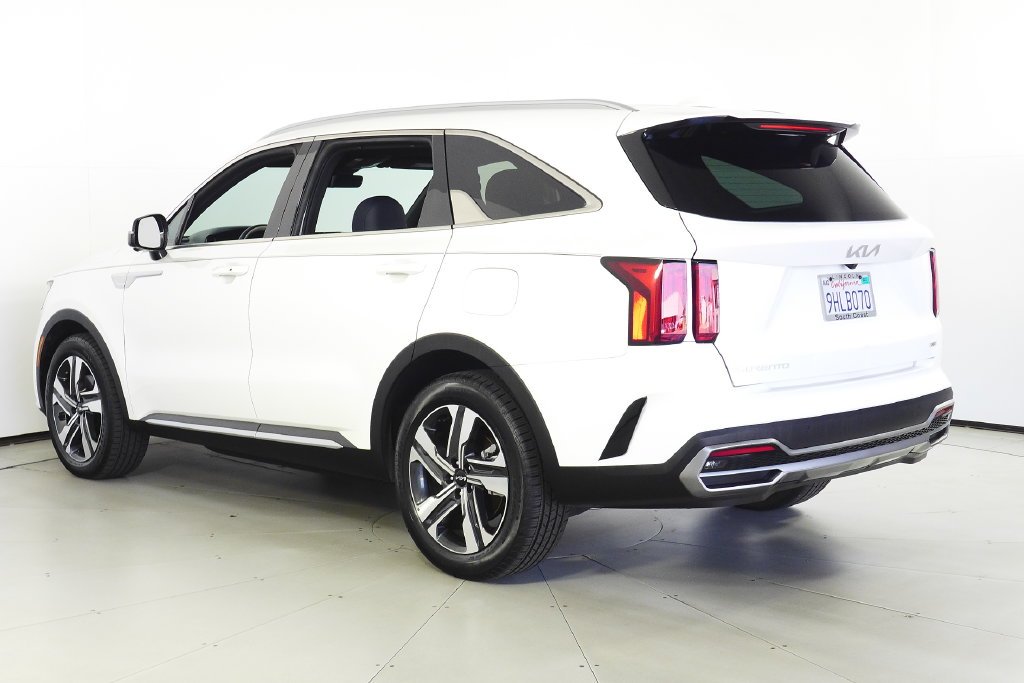 Used 2023 Snow White Pearl Kia SX Prestige image 9