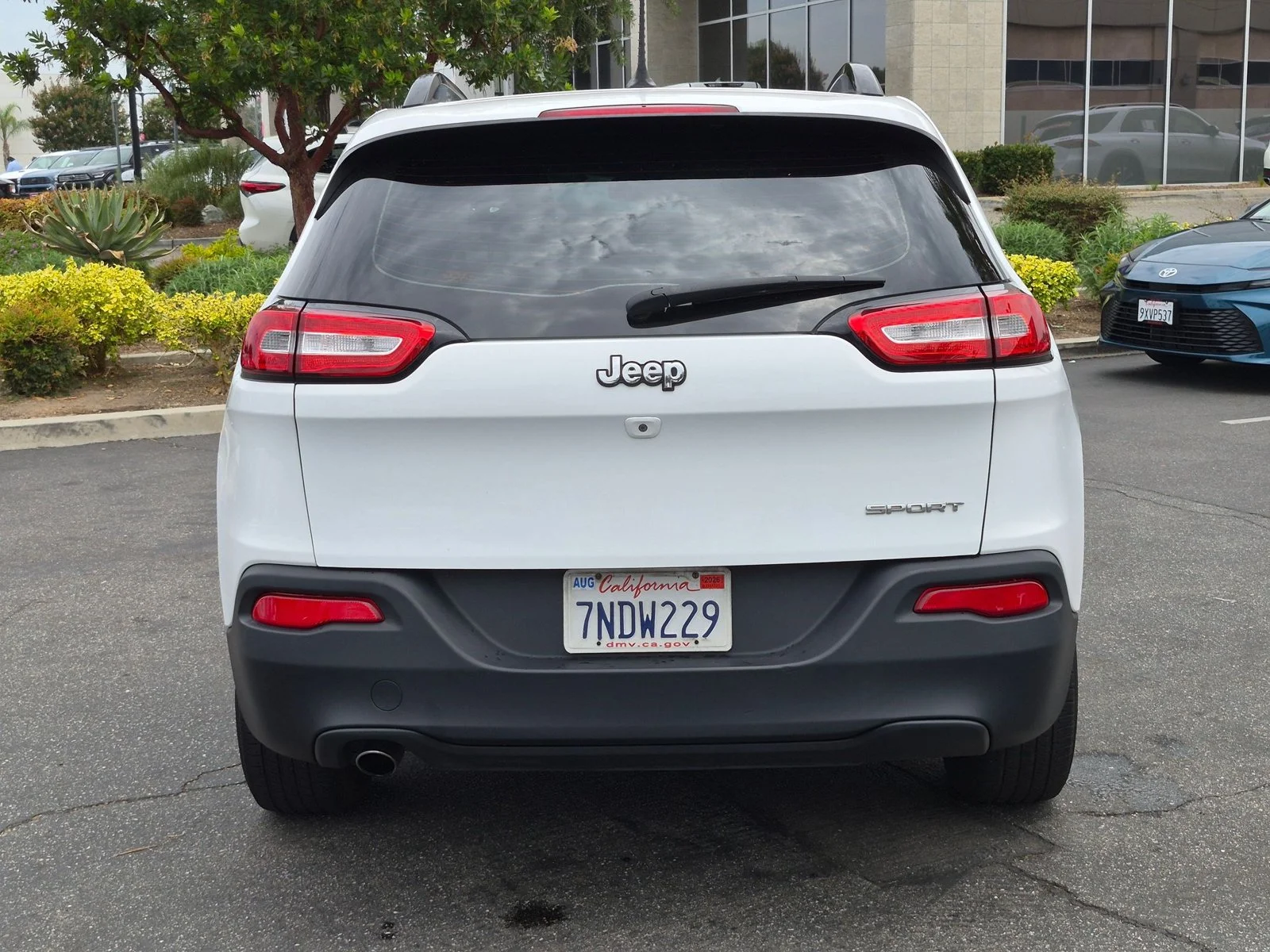 Used 2015 Bright White Clearcoat Jeep Sport image 6