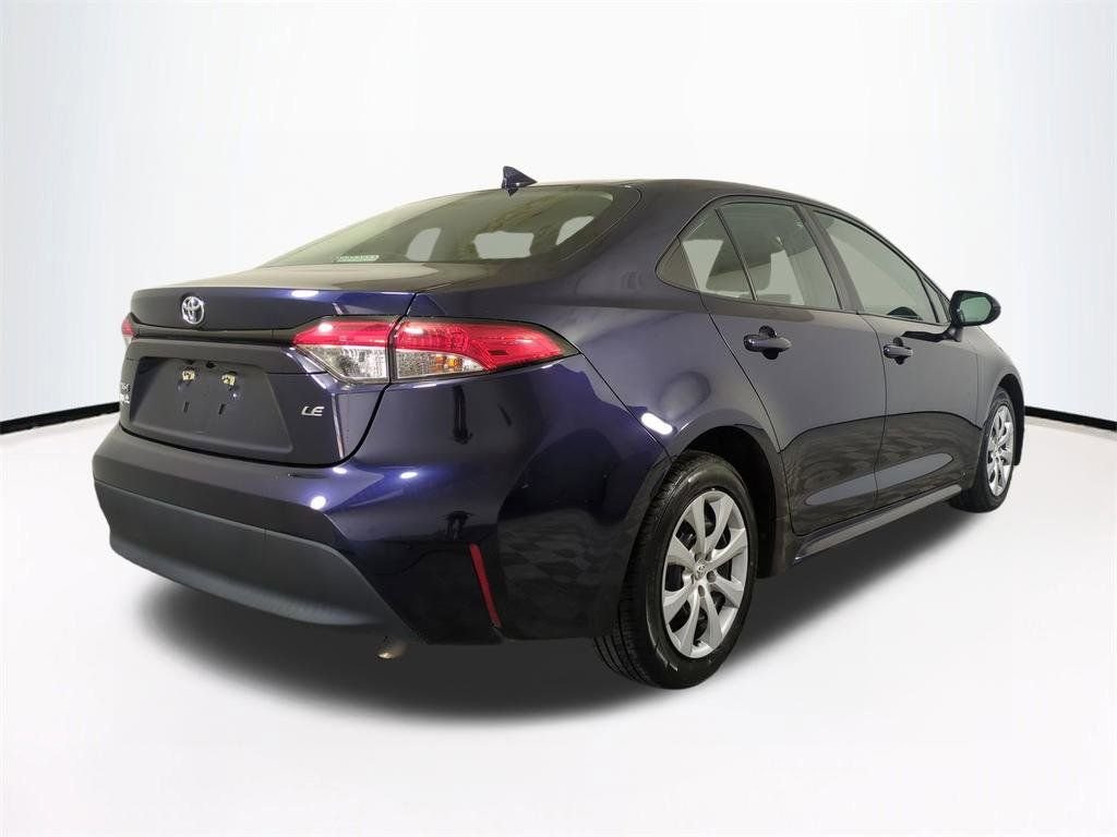 Used 2024  Toyota LE image 5
