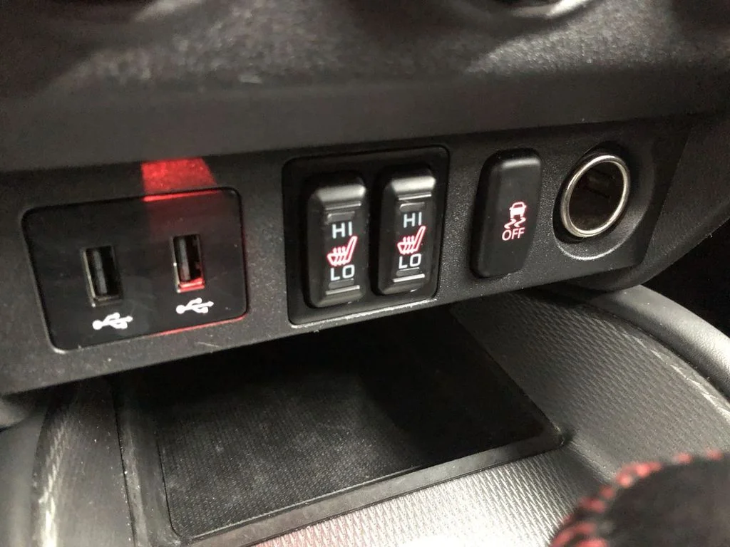 Used 2019 Pearl White Mitsubishi  image 28