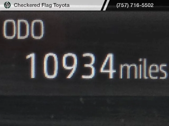 Used 2025 Wind Chill Pearl Toyota XLE image 12