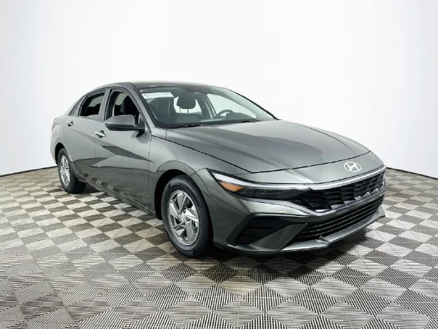 New 2026 Hyundai ELANTRA SE