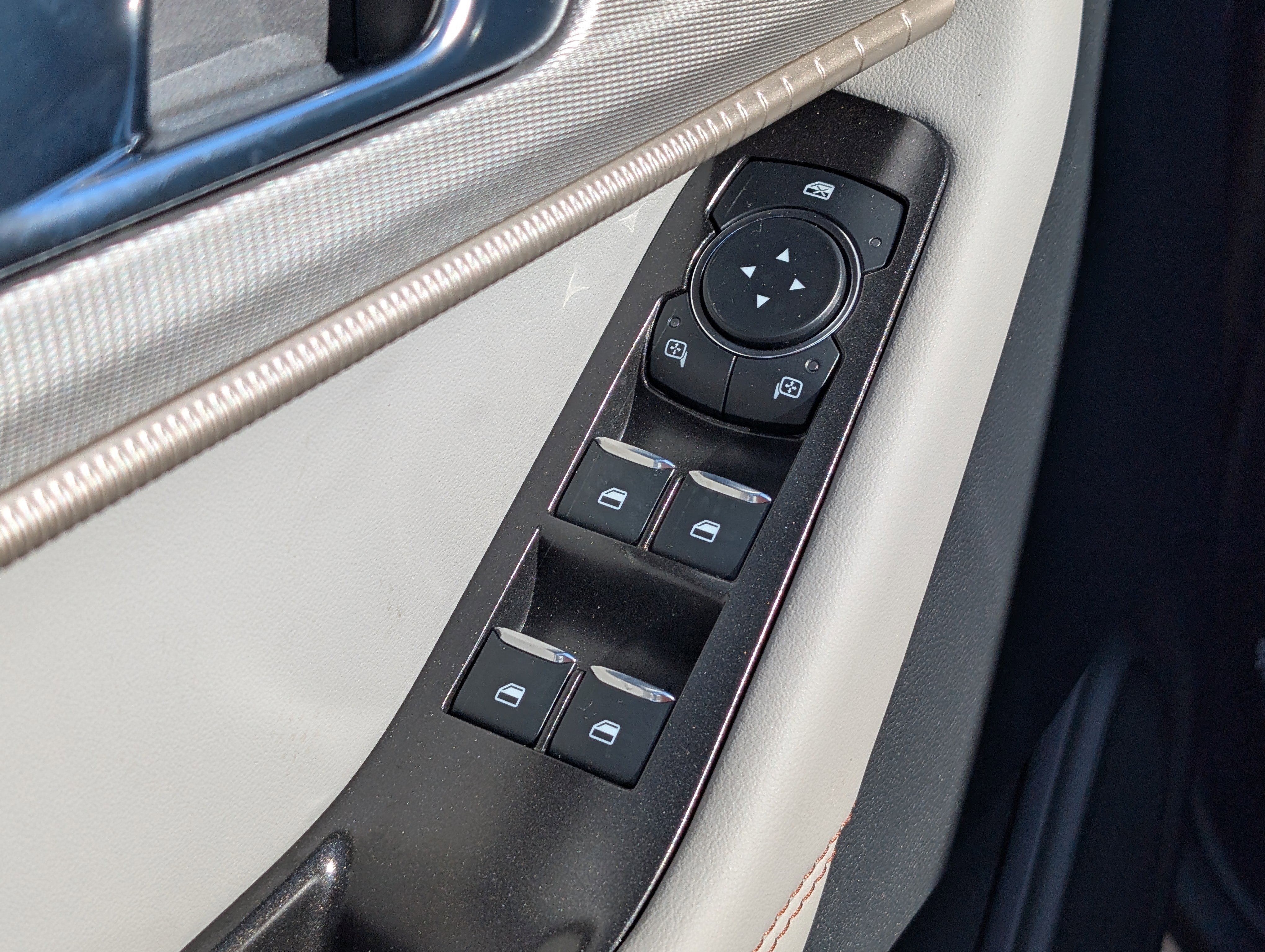 New 2026 Star White Metallic Tri-Coat FORD Active image 18