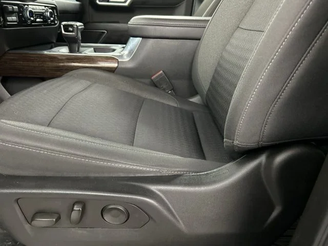 Used 2022 Silver GMC Elevation image 7