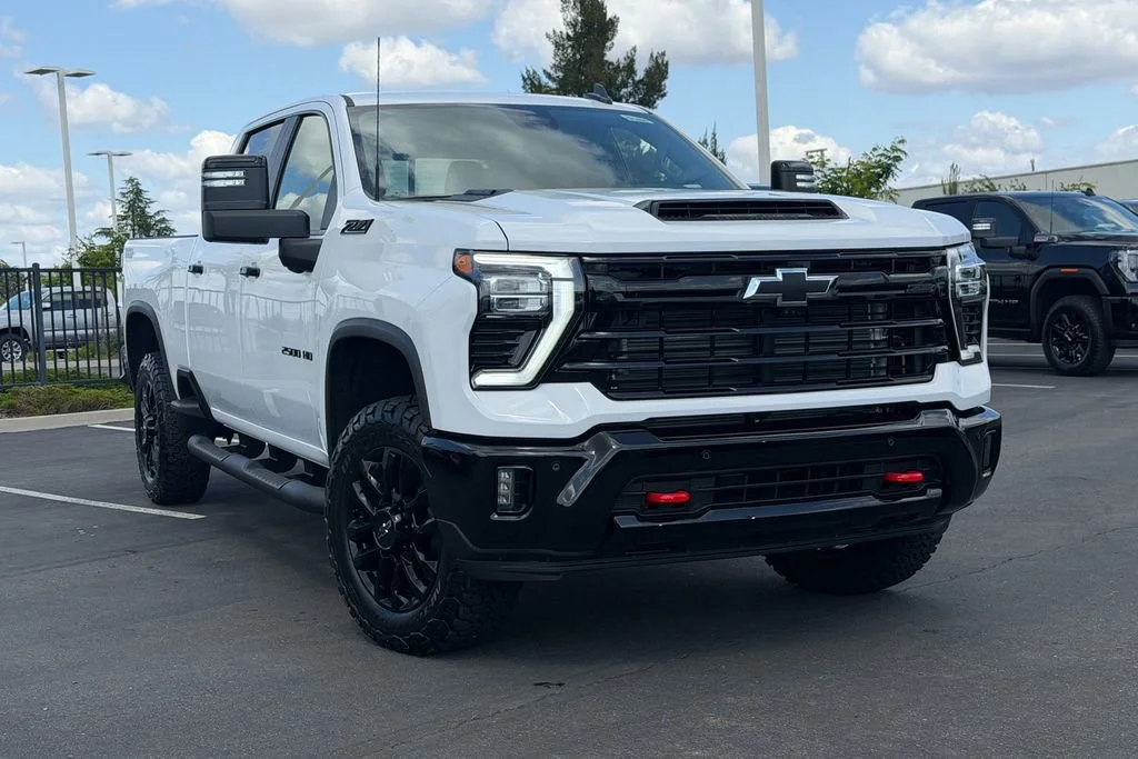 2026 Chevrolet Silverado HD LT 4WD Crew Cab Standard Box's photo