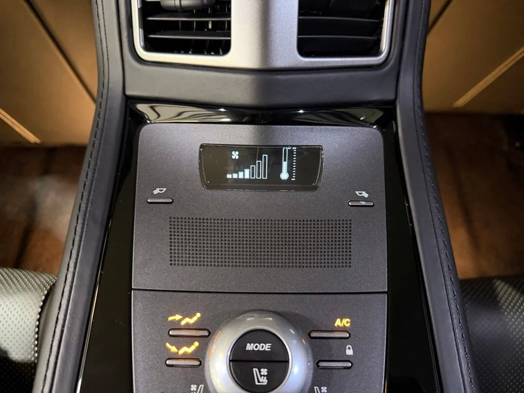 2015 Aston Martin Rapide S - Photo 36