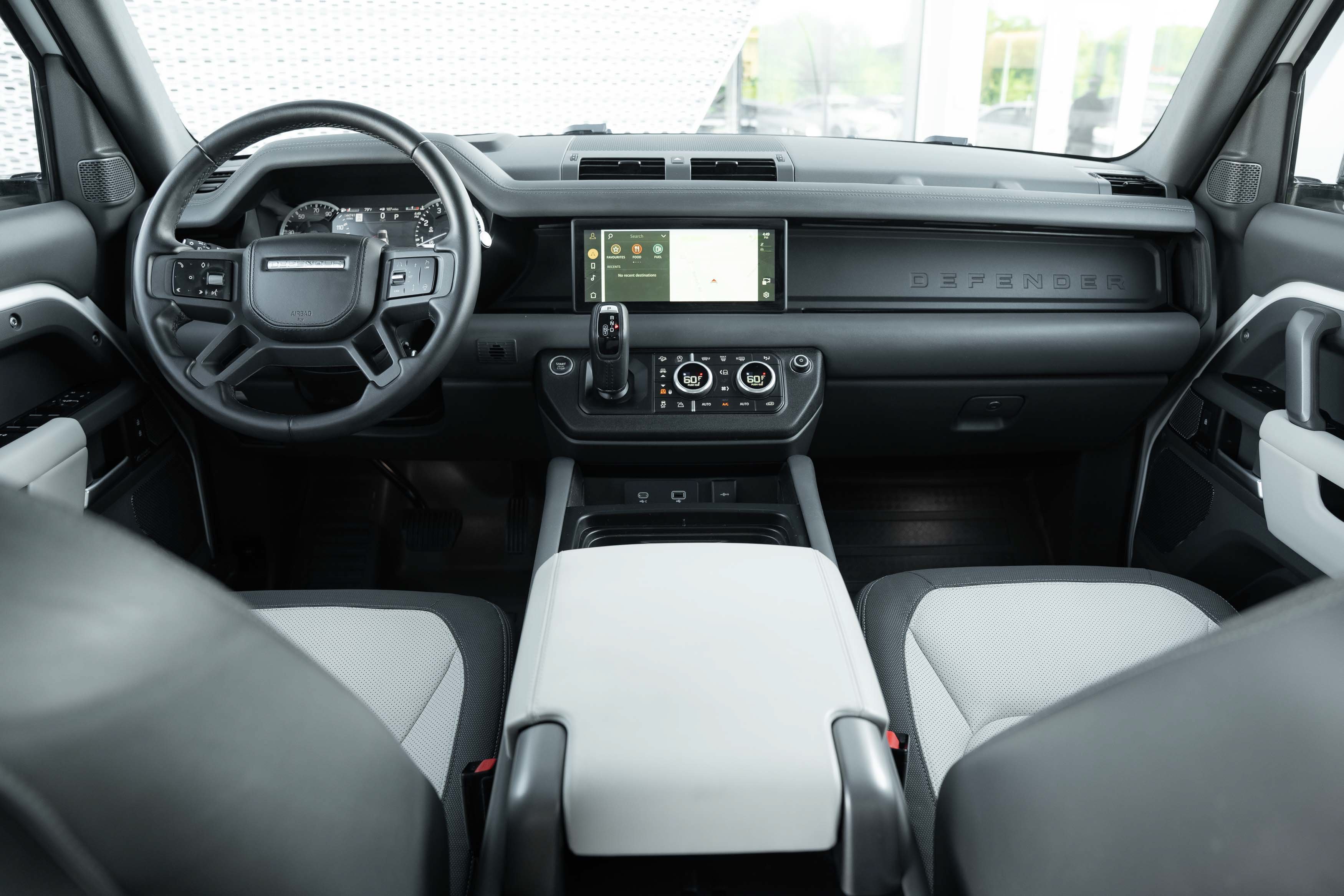 Used 2023 Fuji White Land Rover X-Dynamic SE image 8