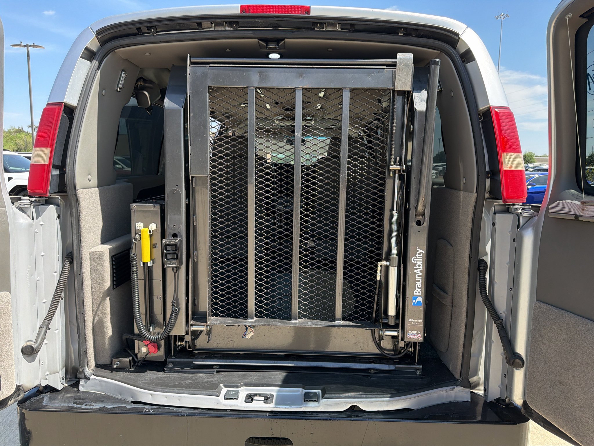 Used 2014 Quicksilver Metallic GMC Upfitter image 20