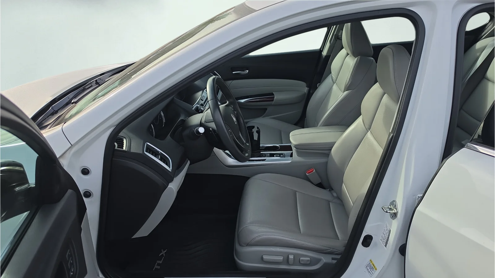 Used 2015 White Acura Tech image 19