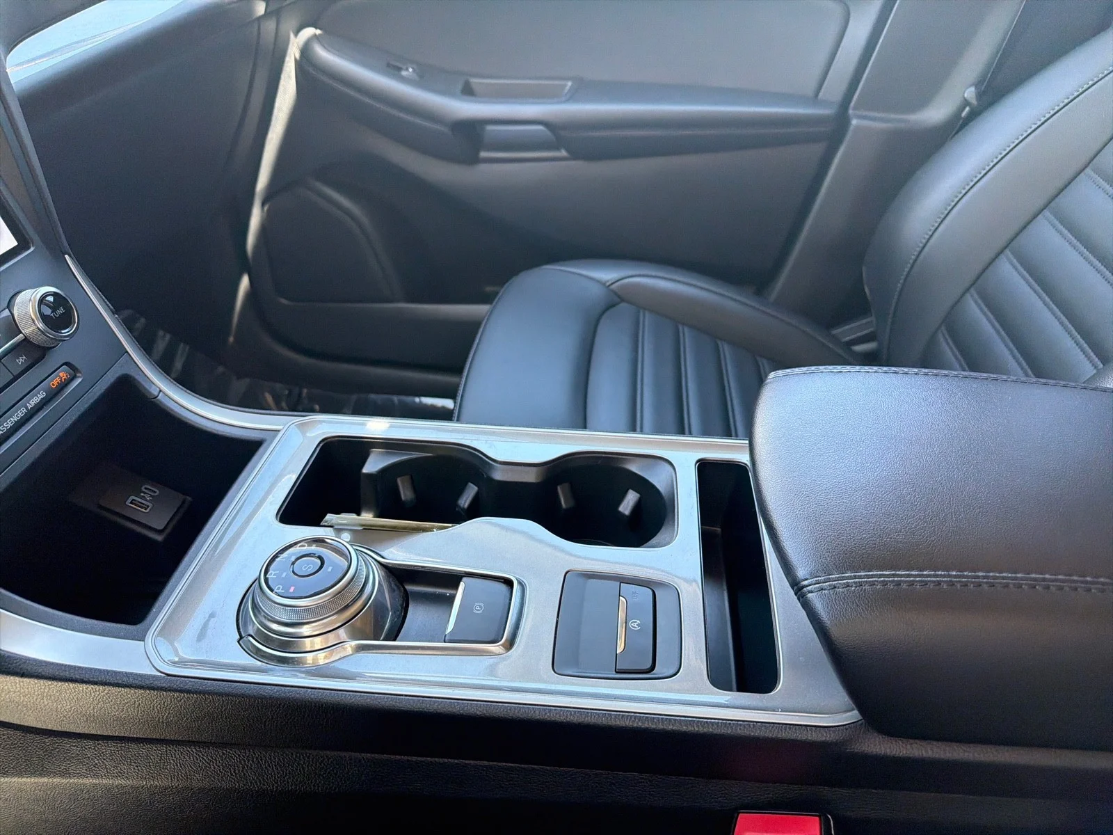 Used 2024 Oxford White Clearcoat Ford SEL image 19