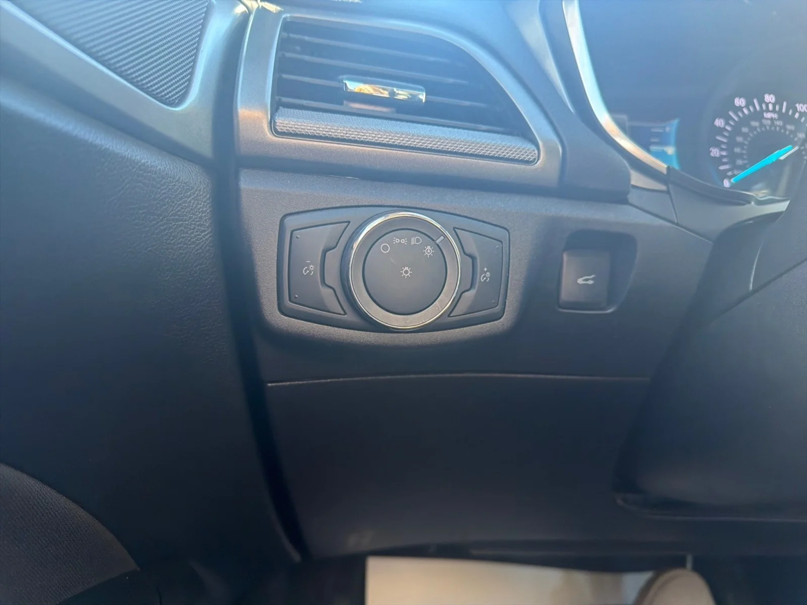 Used 2020 Alto Blue Metallic Tinted Clearcoat Ford SE image 16
