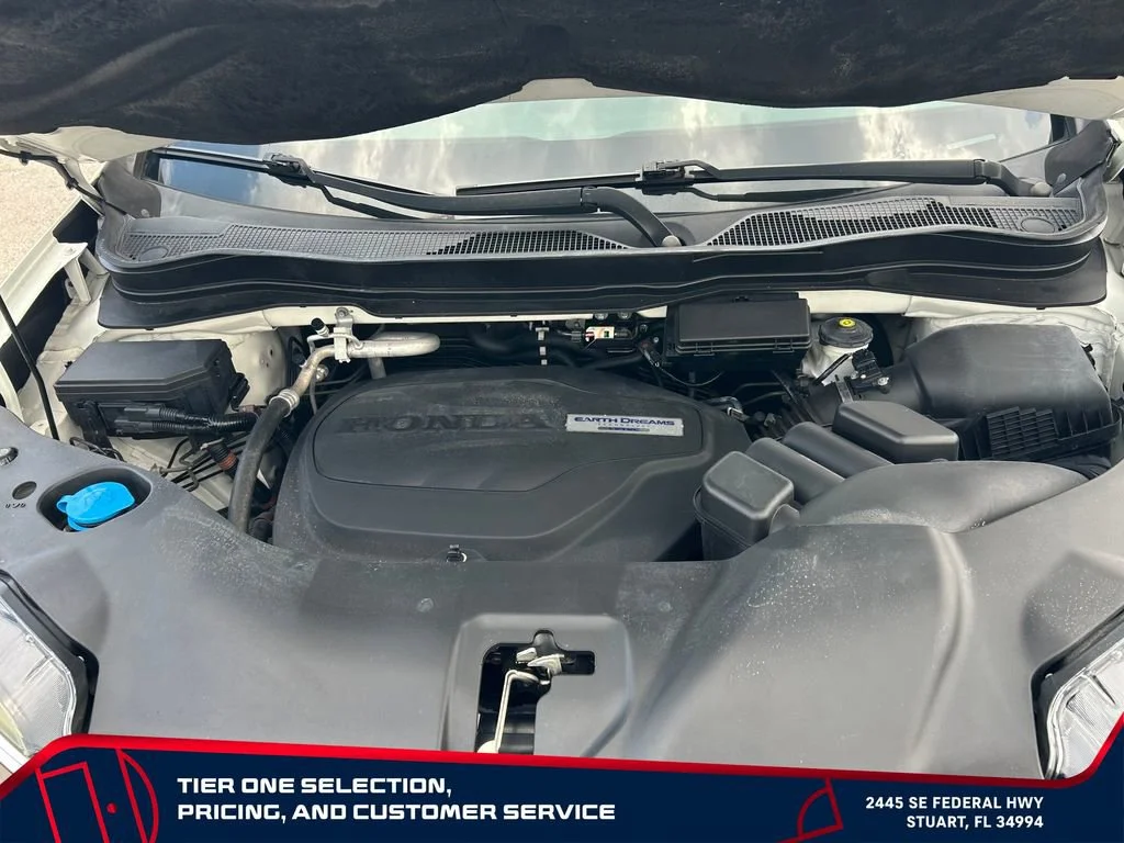 Used 2017  Honda Touring image 34