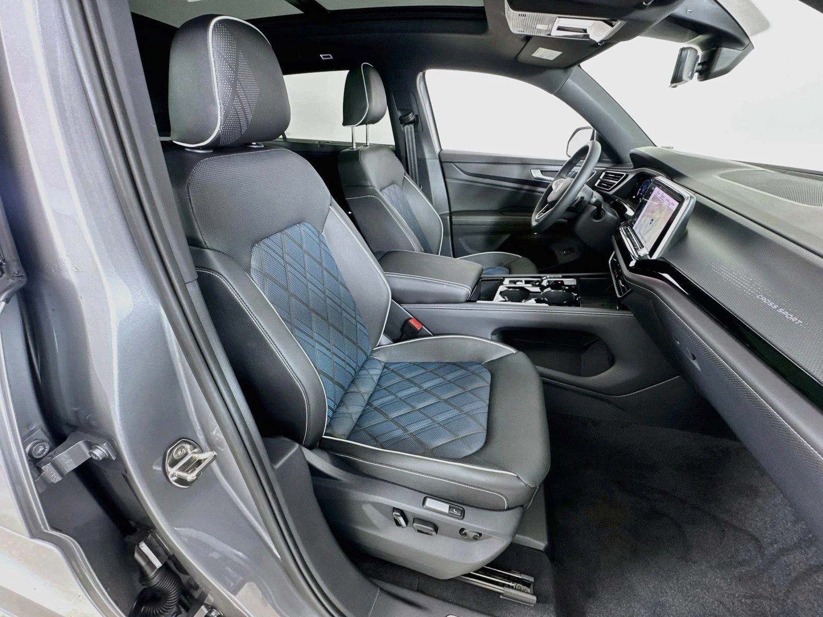 New 2026 Silver Mist Metallic Volkswagen 2.0T SEL Premium R-Line image 30