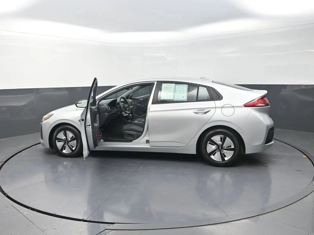 Used 2018 Silver Hyundai Blue image 34
