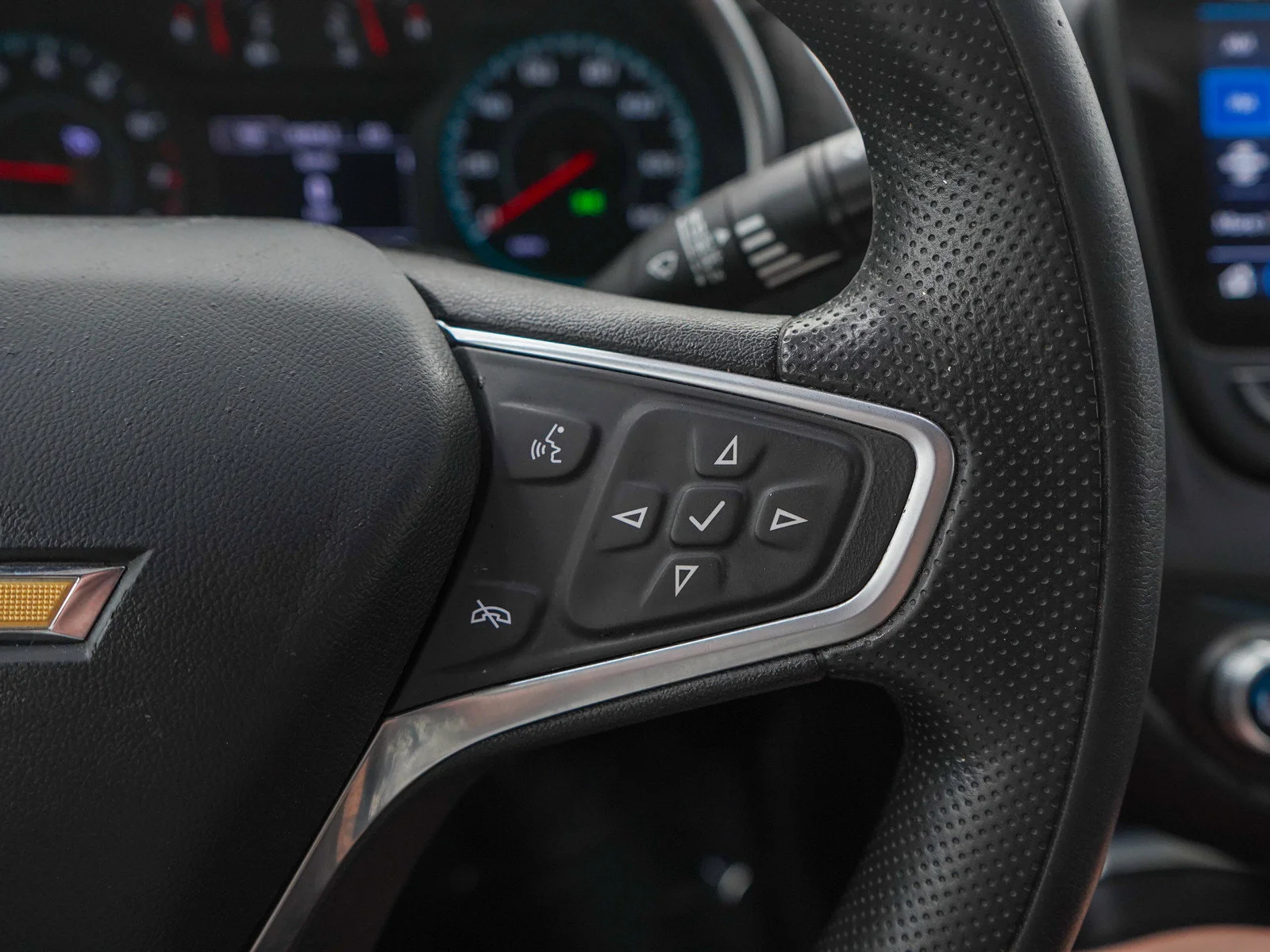 Used 2022 Summit White Chevrolet LT image 23