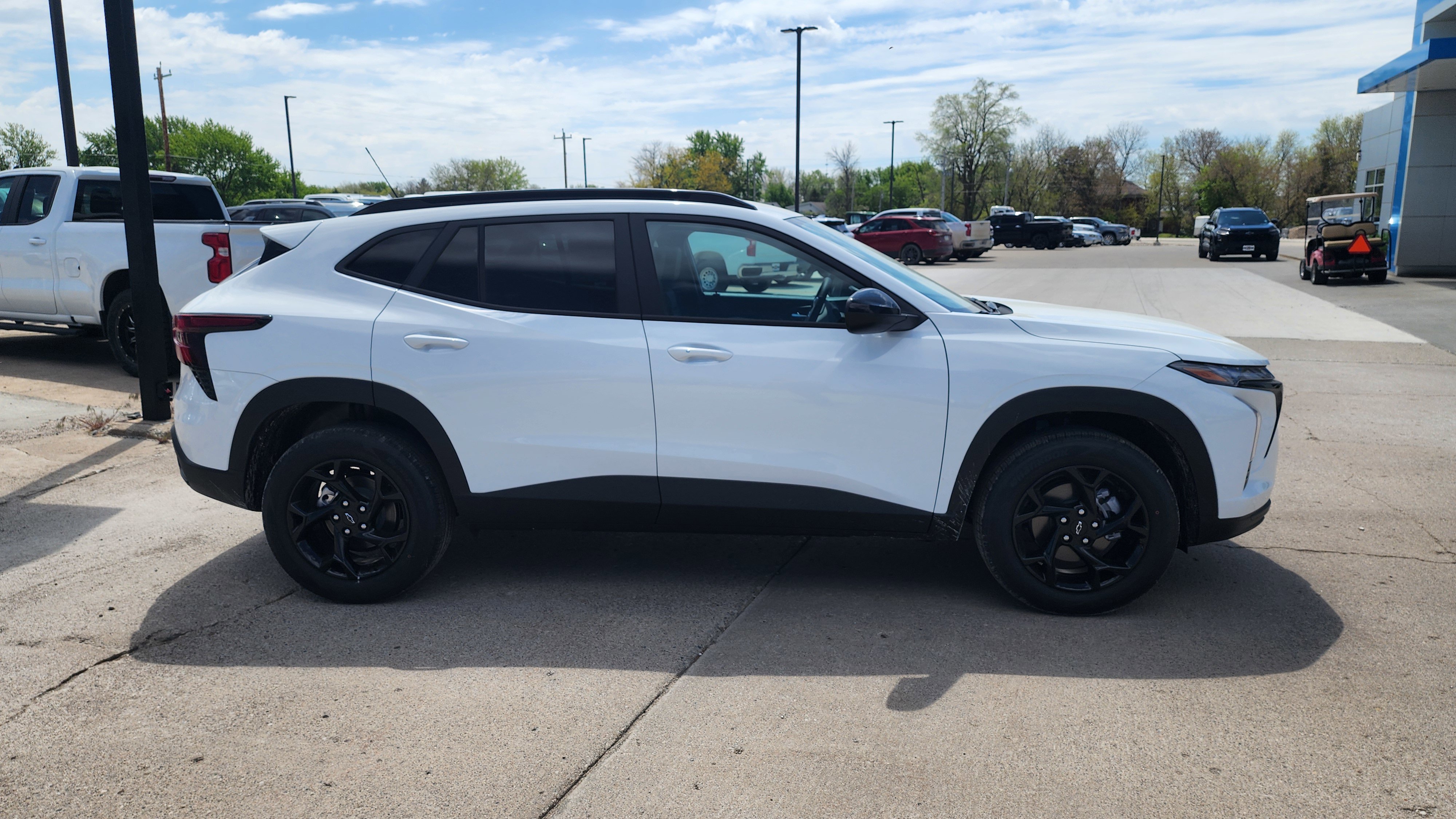 New 2026 Summit White Chevrolet LT image 4