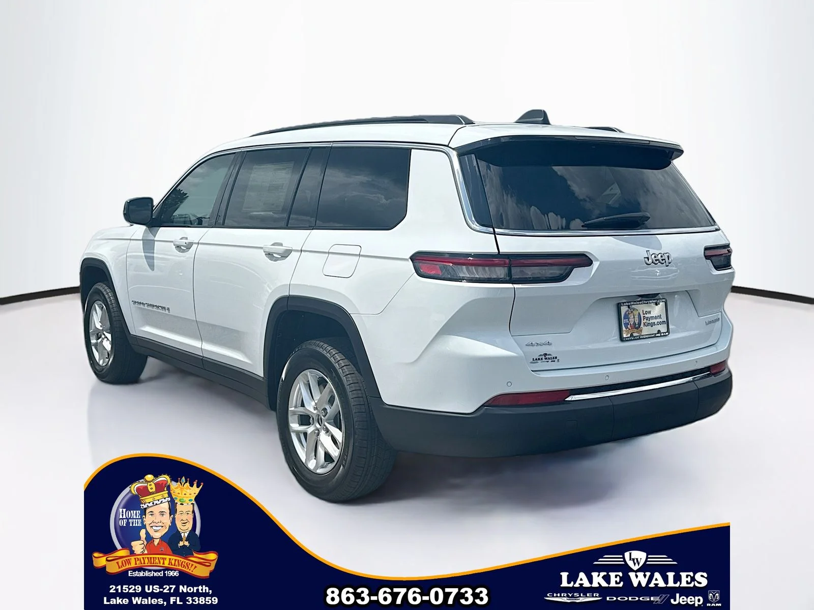 New 2026 Bright White Clear-Coat Exterior Paint Jeep Laredo X image 4