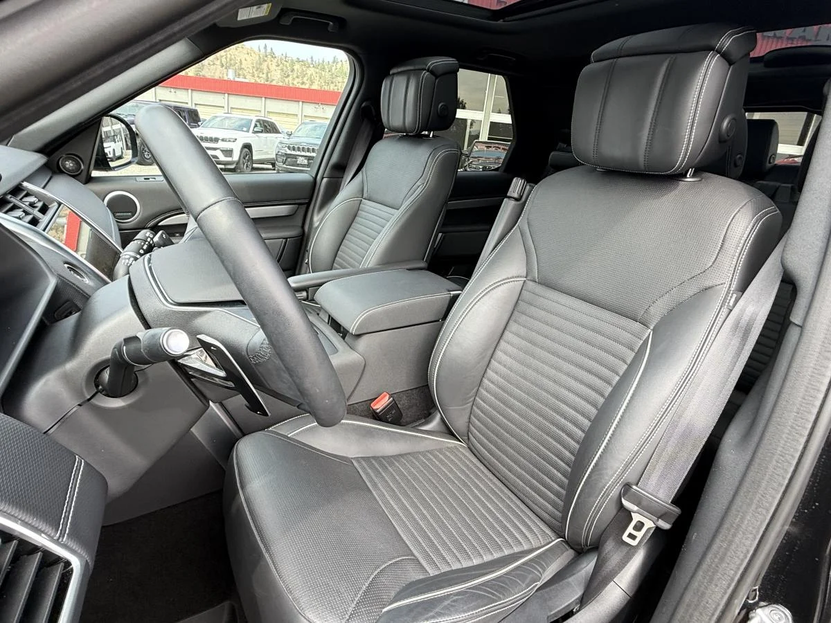Used 2024 Black Land Rover Dynamic Se image 18