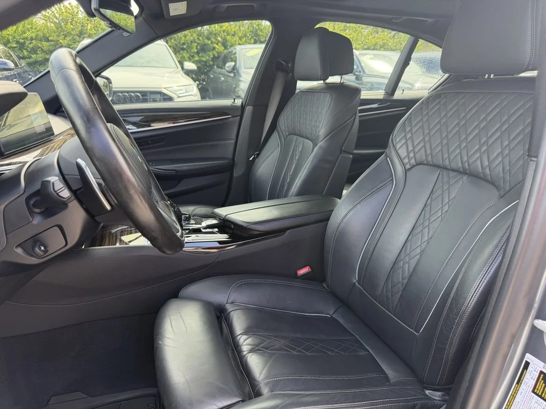 Used 2018  BMW M550i xDrive image 7