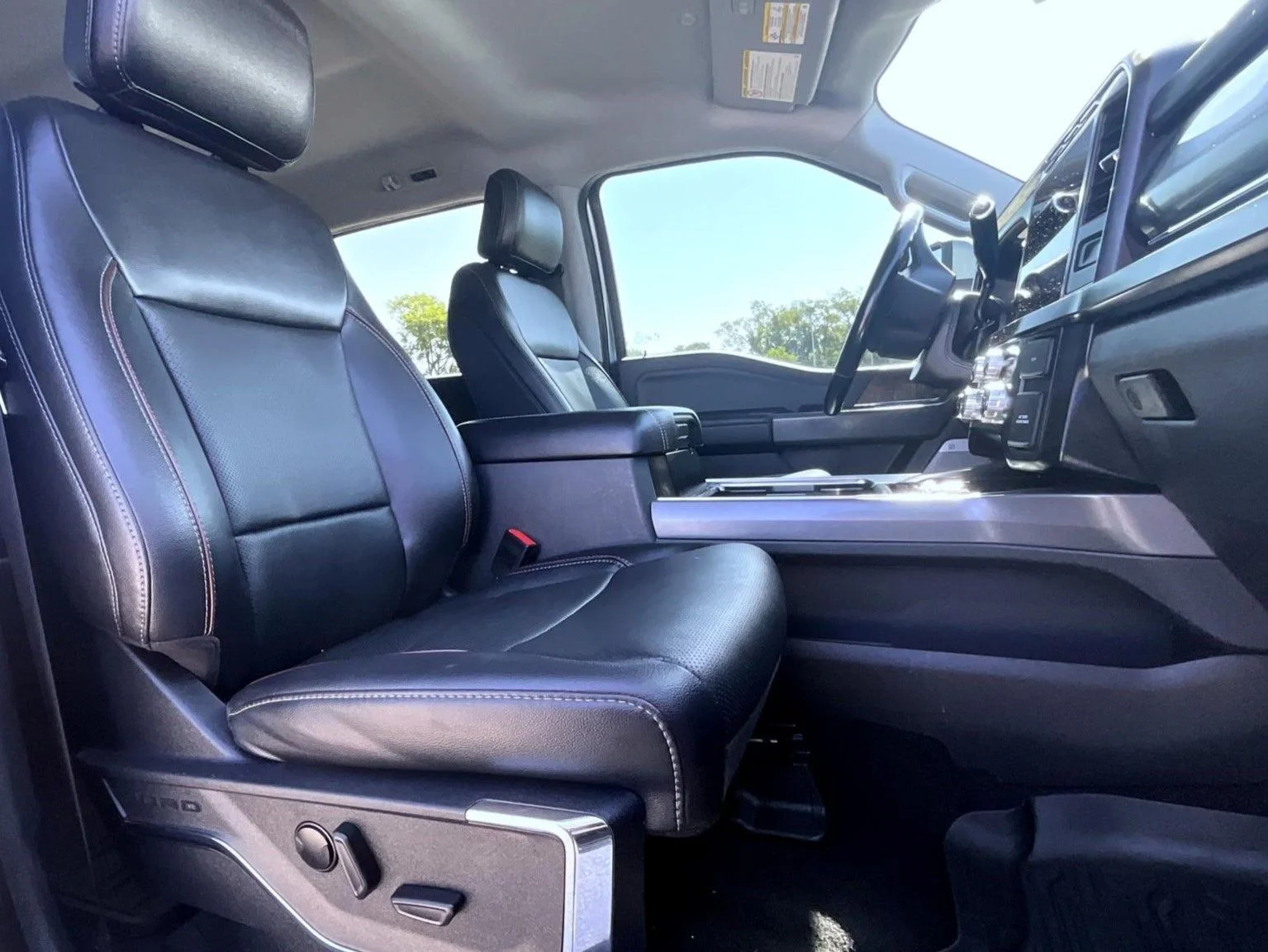 Used 2023 Silver Ford Lariat image 18