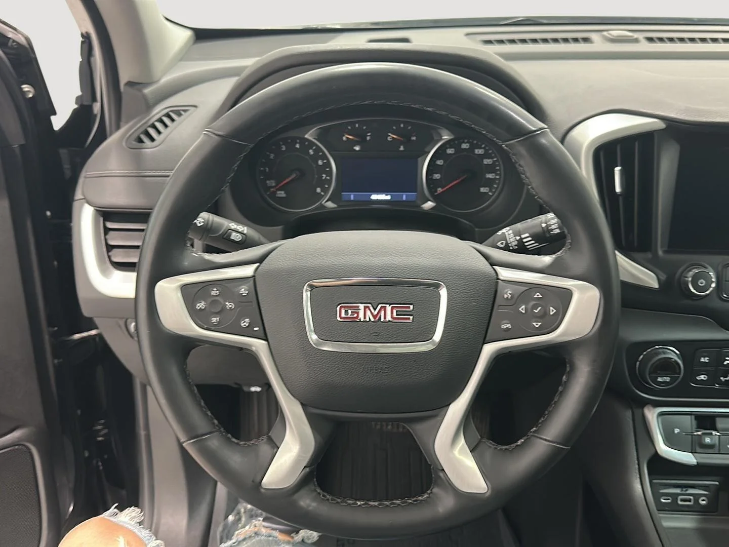 Used 2024 Ebony Twilight Metallic GMC SLT image 9