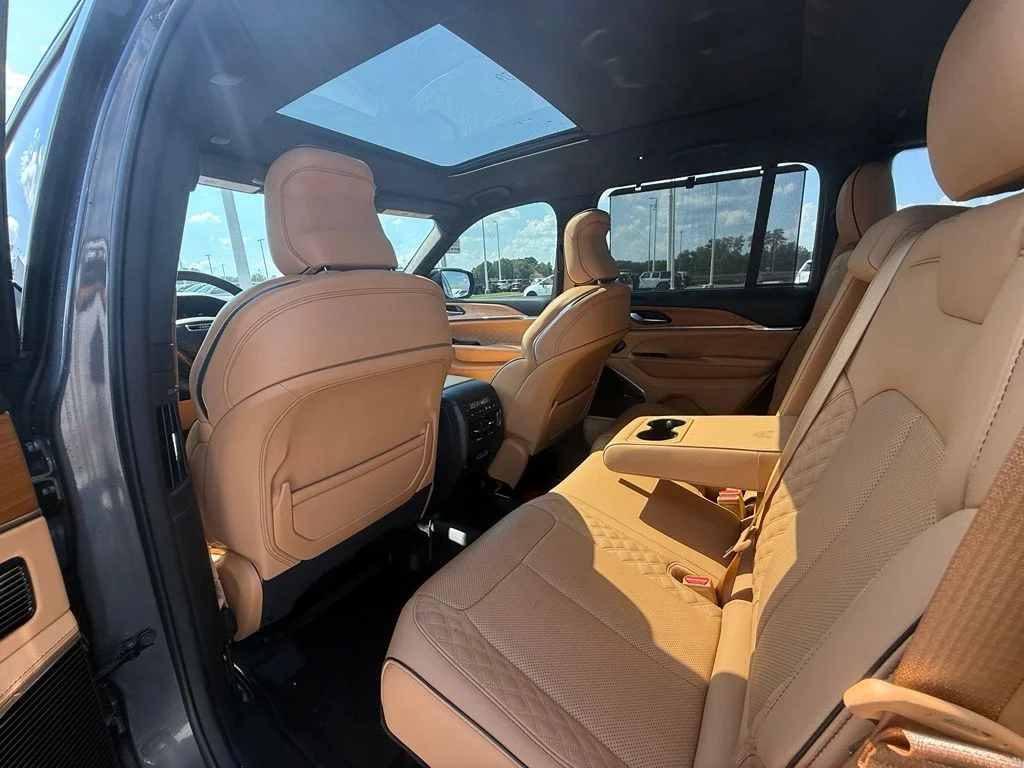Used 2023 Gray Jeep Summit Reserve image 21