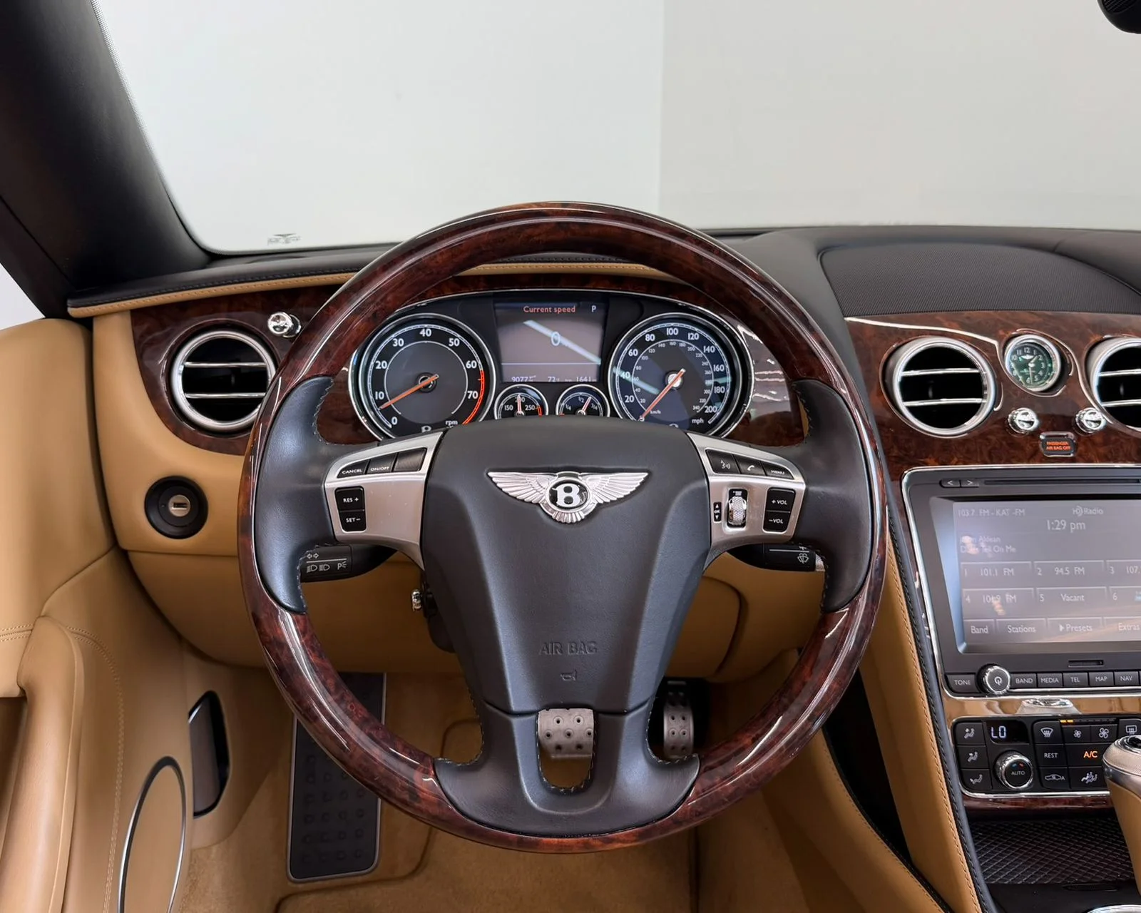 Used 2014 Black Bentley Base image 19