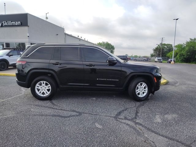Used 2023 Black Jeep Laredo image 8